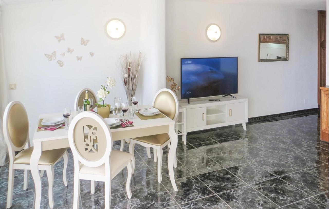 2 Bedroom Stunning Apartment In Torrevieja Dış mekan fotoğraf