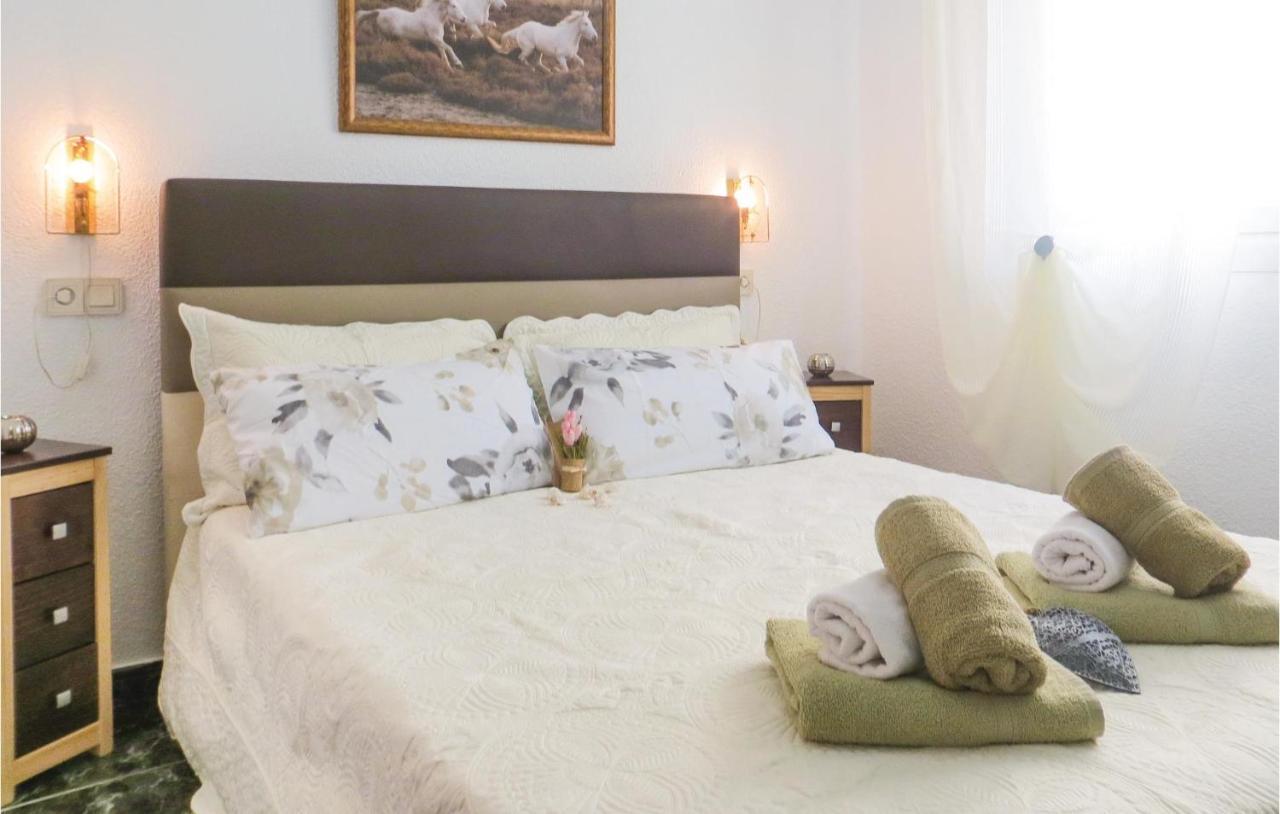 2 Bedroom Stunning Apartment In Torrevieja Dış mekan fotoğraf