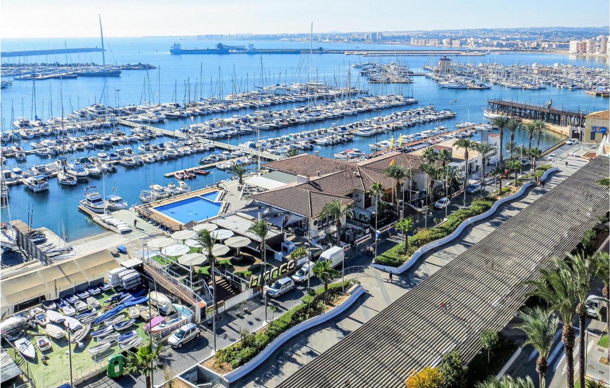 2 Bedroom Stunning Apartment In Torrevieja Dış mekan fotoğraf
